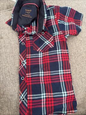 Nomad by Craft + Flow Red Navy Light Blue Plaid Short-Sleeve Button-Down Size 5